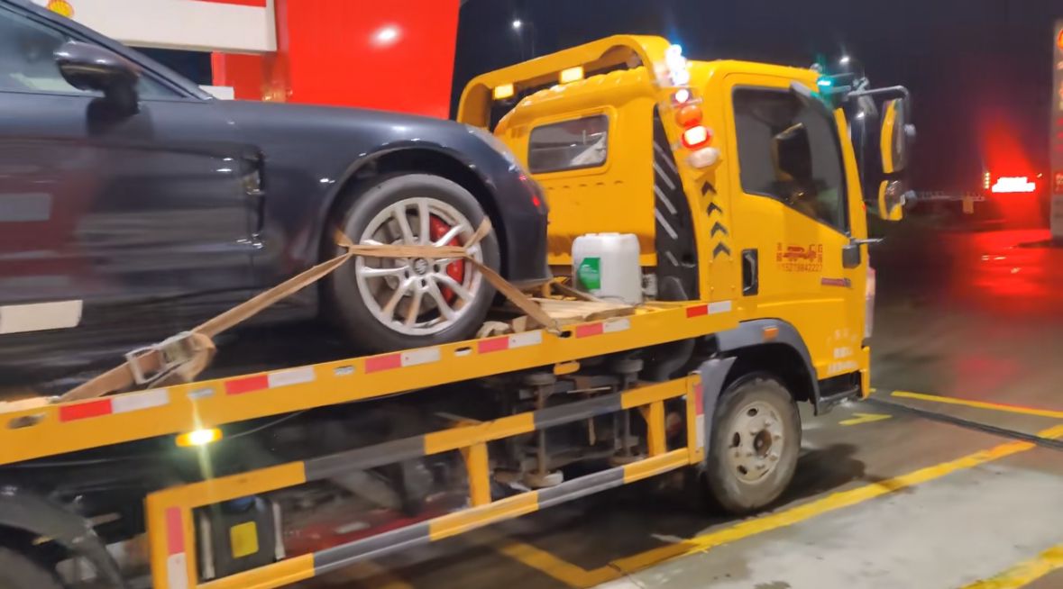 吐鲁番行车途中遇到突发状况该如何呼叫道路救援？